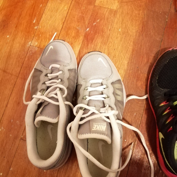 Nike running shoes - Picture 2 of 2